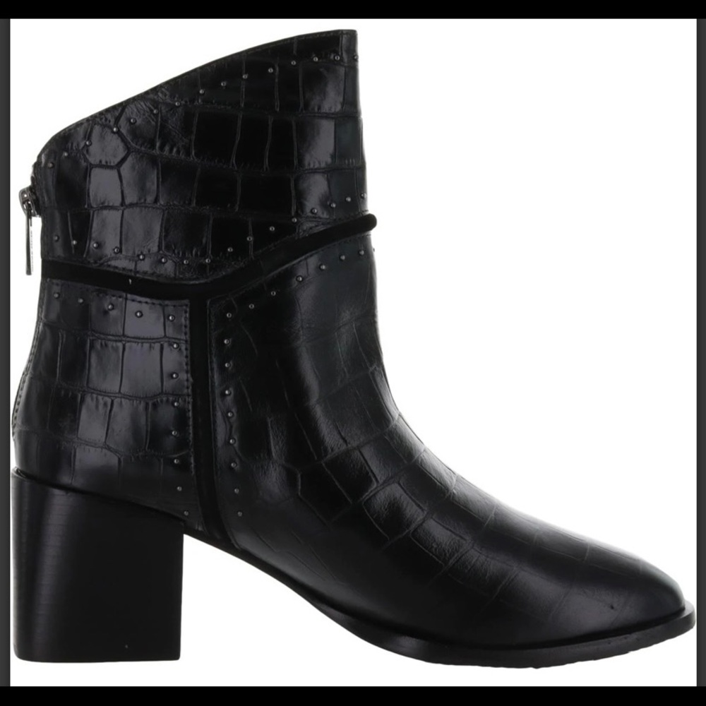 Donald J Pliner Boots 7